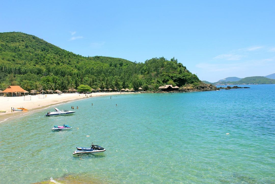 Choáng ngợp với vẻ đẹp trong trẻo của bãi Nhũ Tiên Nha Trang - iVIVU.com