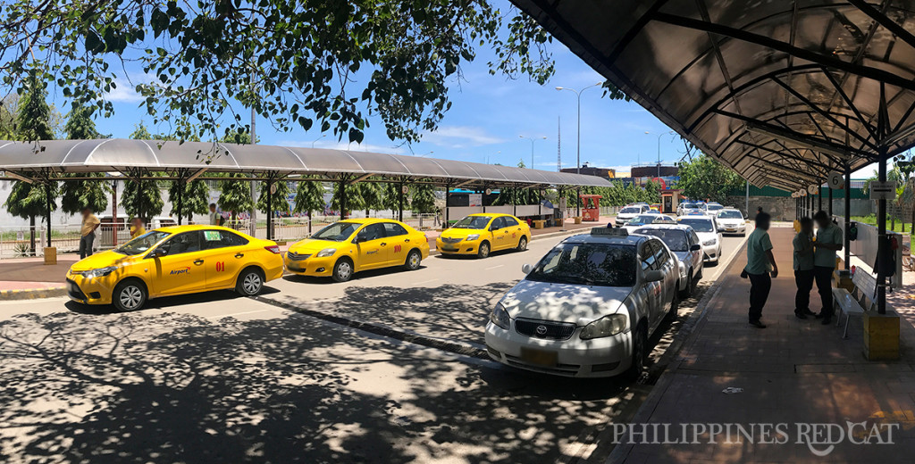 Taxi vàng và trắng. Ảnh: philippinesredcat.com