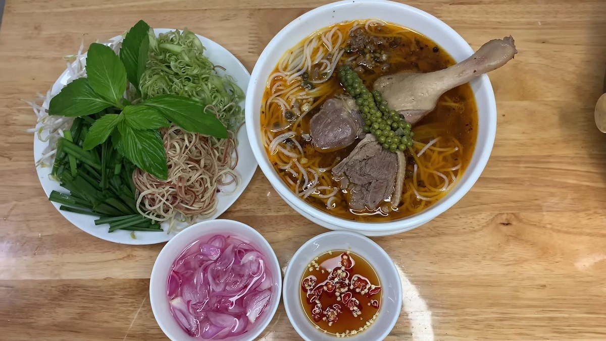 Bún vịt nấu tiêu-ivivu