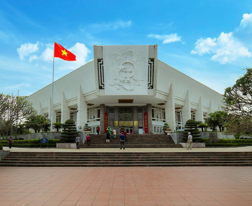 Bảo Tàng Hồ Chí Minh ivivu 2
