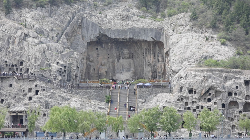 Hang đá Long Môn ivivu 1