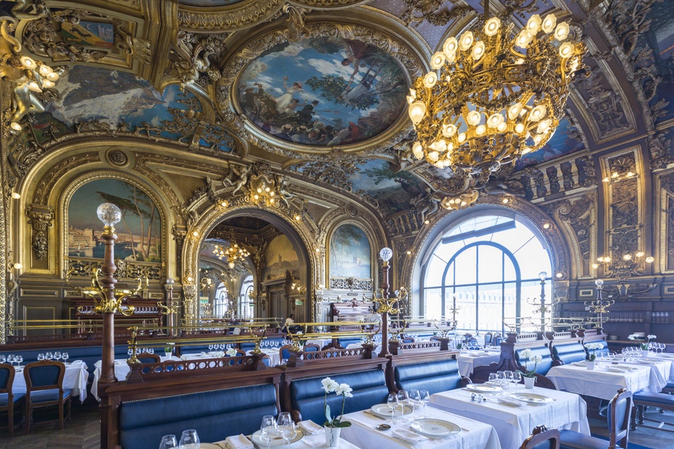 Nhà hàng Le Train Bleu hơn 120 tuổi như cung điện ở Paris