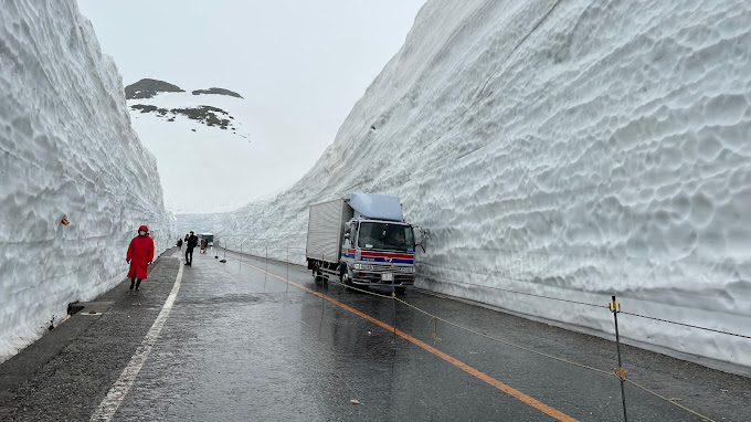 Con đường tuyết trắng.