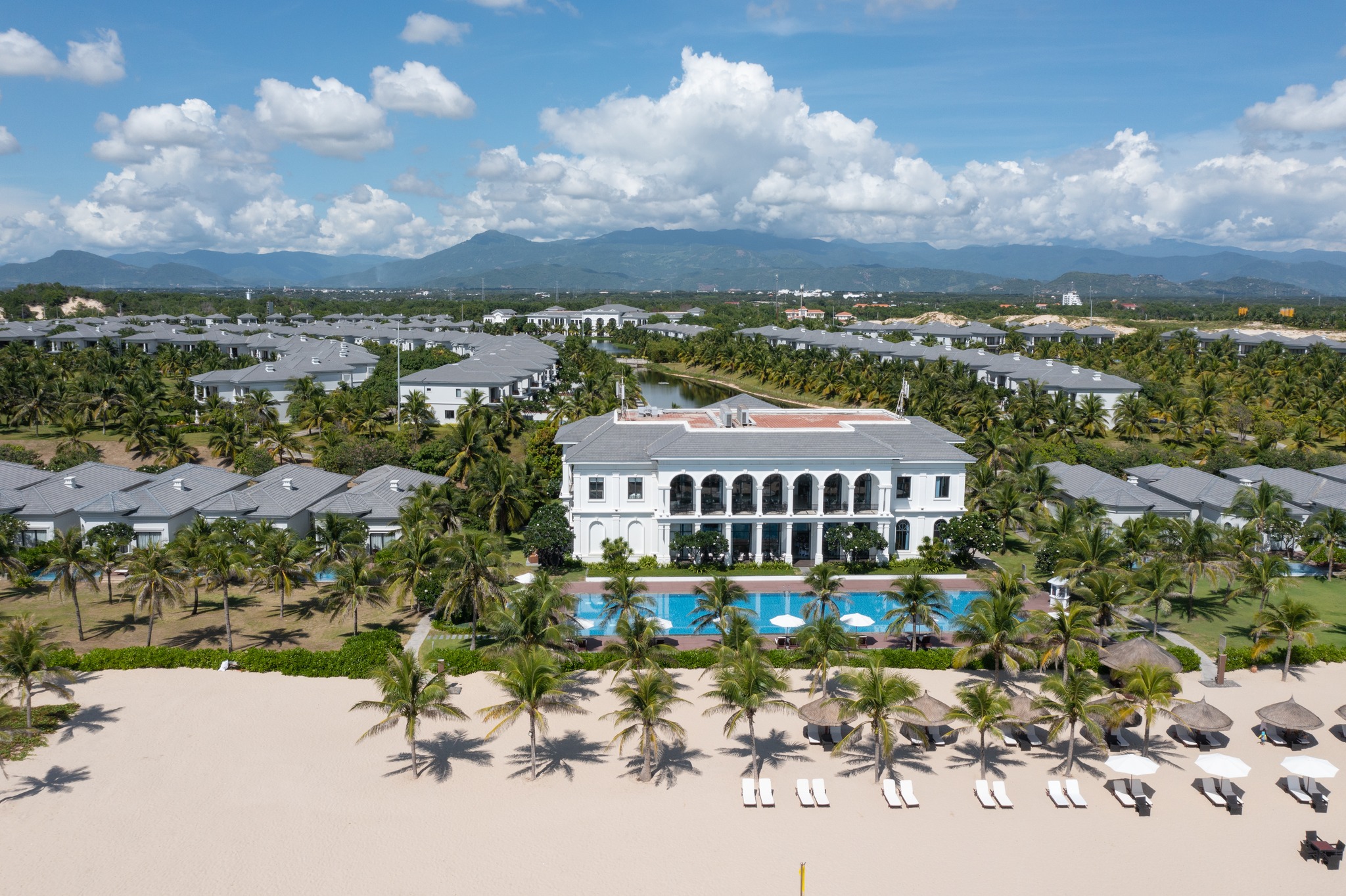 Melia Vinpearl Cam Ranh Beach Resort – “Ốc đảo xanh” bên vịnh Cam Ranh xinh đẹp 3