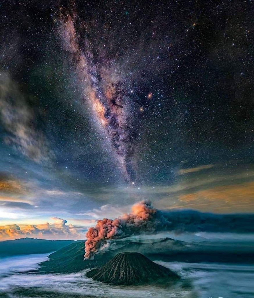 Milky Way tại núi lửa Bromo.