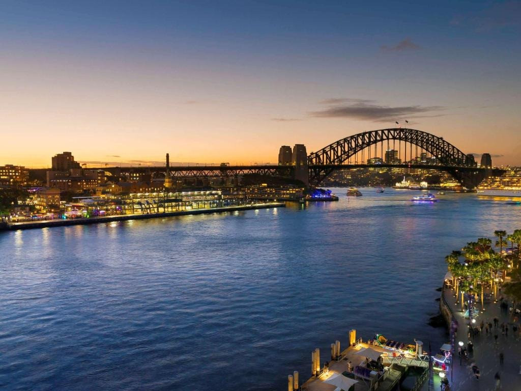 Cầu cảng Sydney nhìn từ khách sạn.