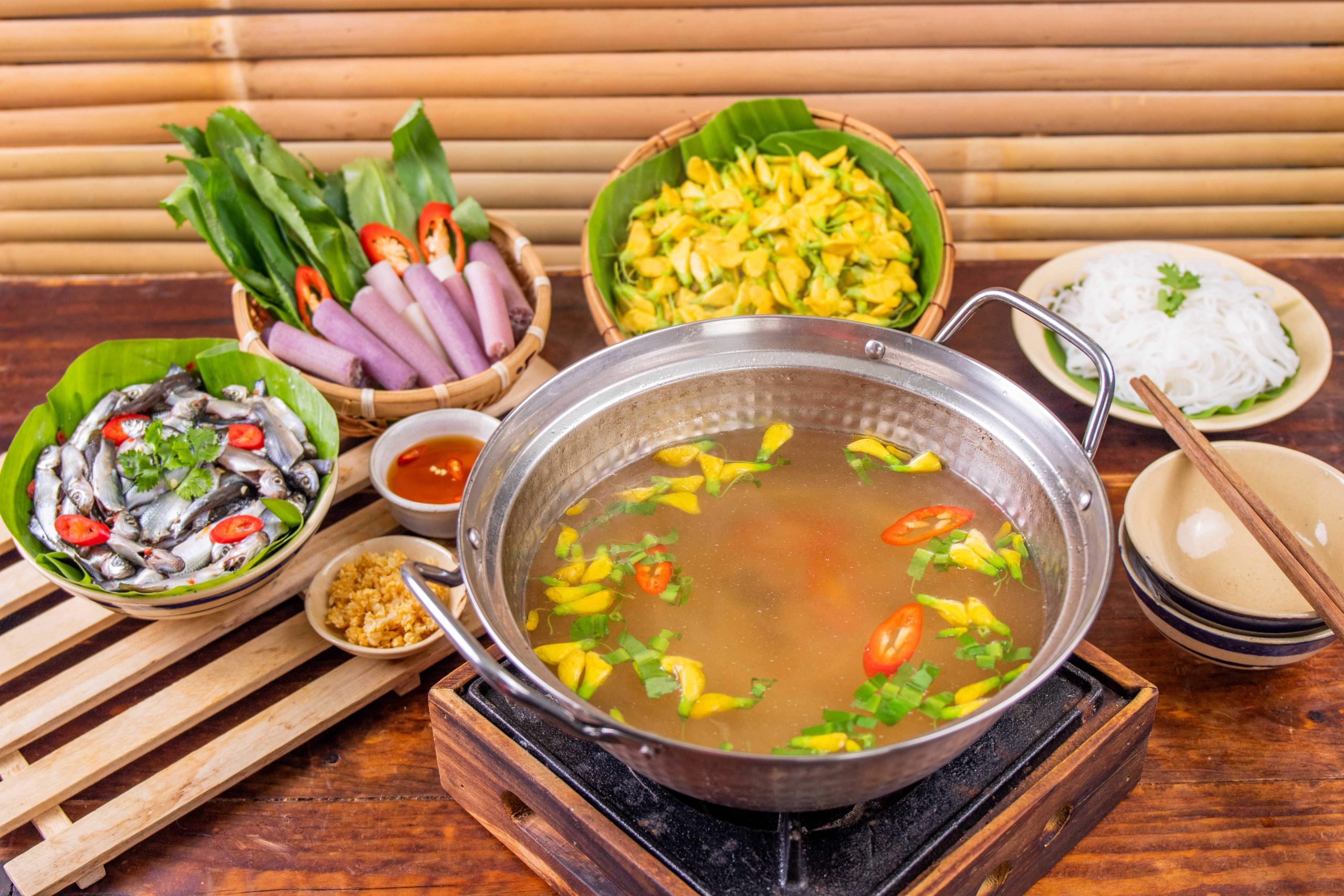 Lẩu cá linh bông điên điển-ivivu