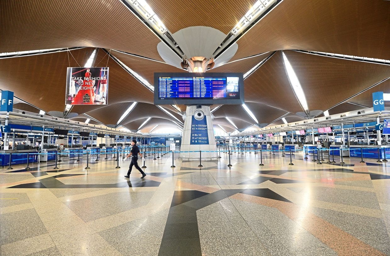 GA ĐẾN QUỐC TẾ SÂN BAY KUALA LUMPUR ĐÔNG ĐÚC HÀNH KHÁCH DU LỊCH