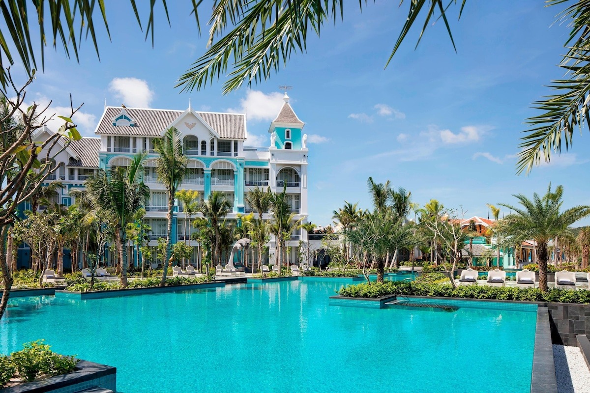 JW-Marriott-Phu-Quoc-Emerald-Bay-Resort- Spa-ivivu-9
