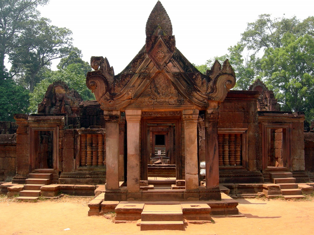 Carved arch - Banteay Srey - Lady Temple