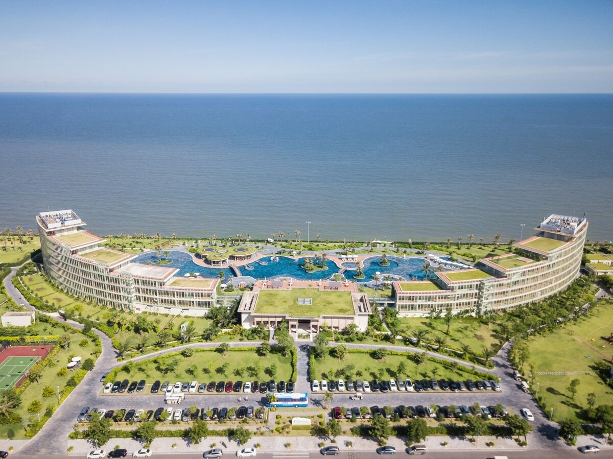 Khách-sạn-FLC-Luxury-Sầm-Sơn-ivivu