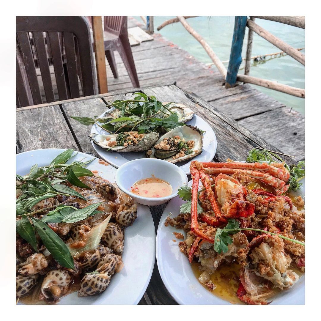 Các món ăn hải sản tại làng chài Hàm Ninh