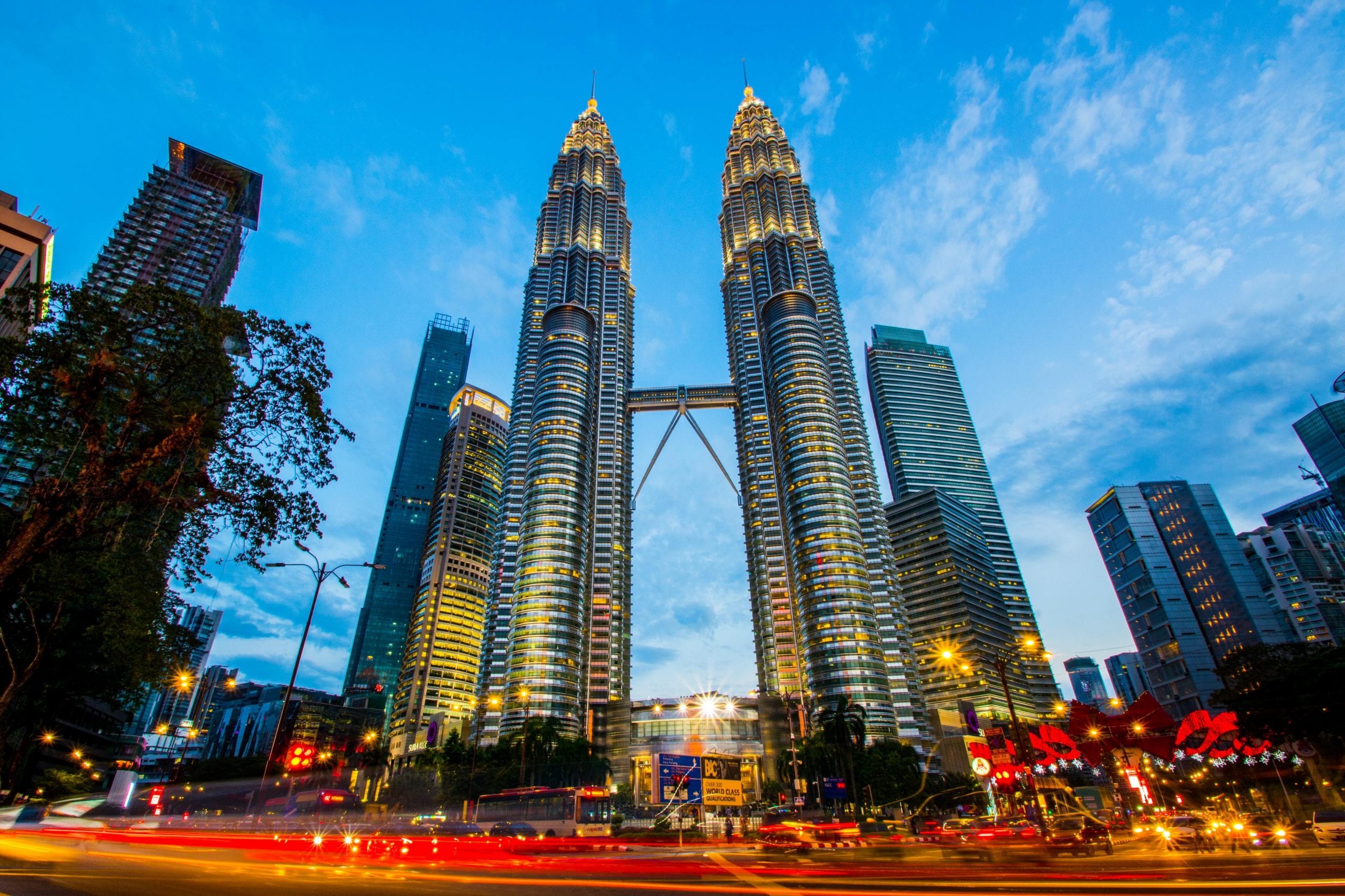 Petronas Twin Towers - Tháp Đôi, biểu tượng kiêu hãnh của Malaysia. 