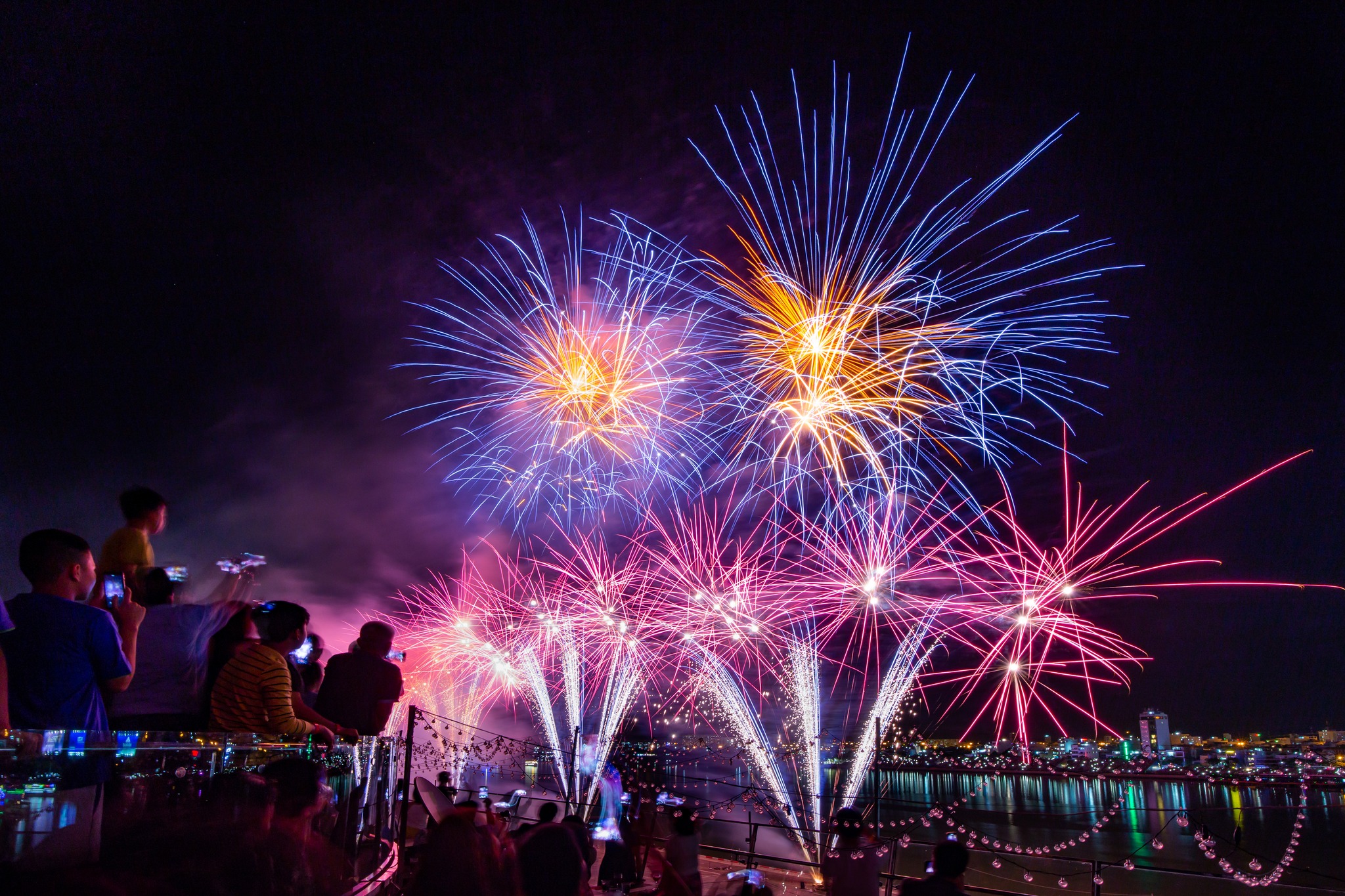 Những điểm ngắm pháo hoa đẹp ở lễ hội pháo hoa quốc tế Đà Nẵng 2024 28