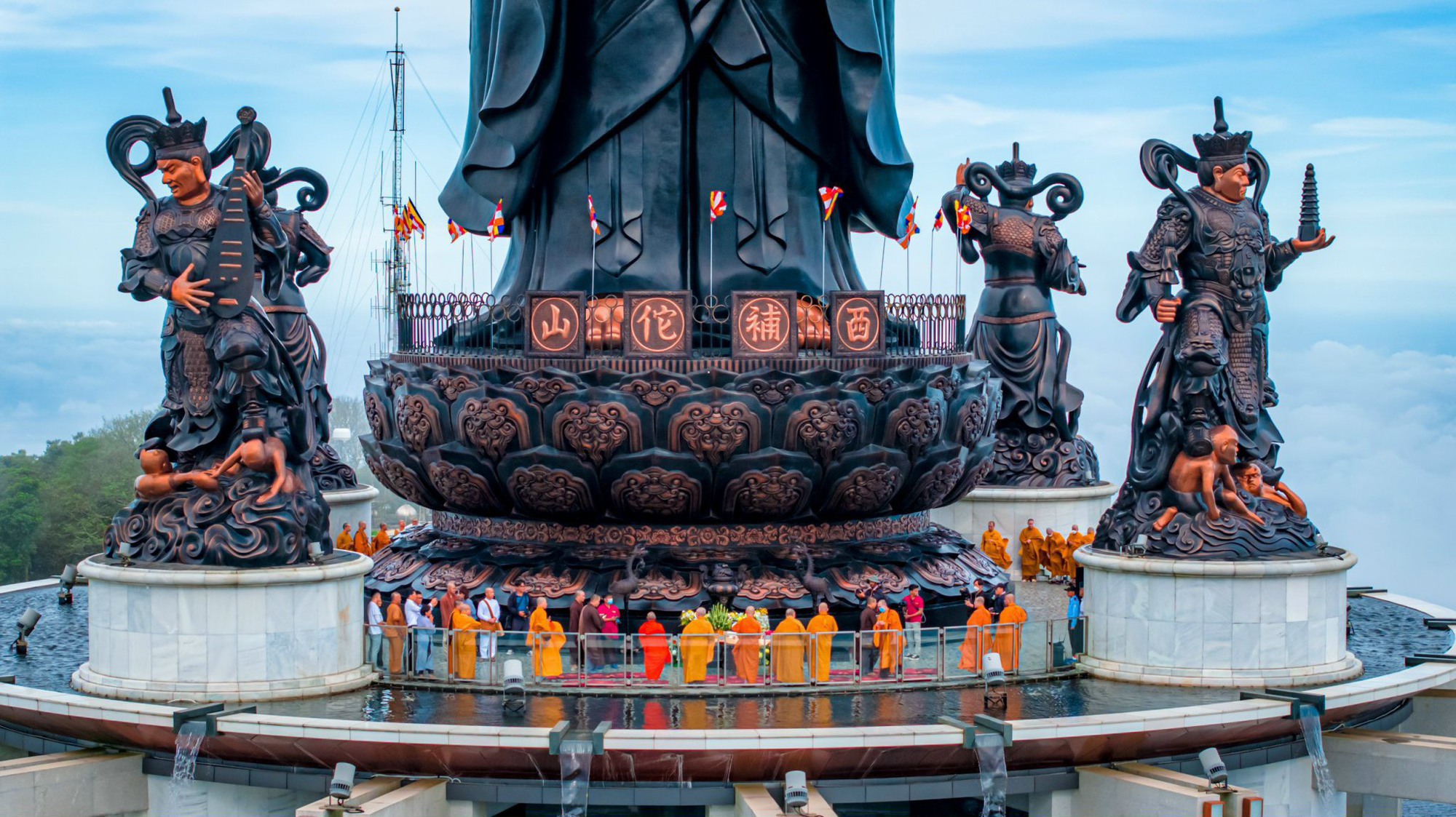 5 sự thật ấn tượng về tượng Phật trên đỉnh núi Bà Đen Tây Ninh 14