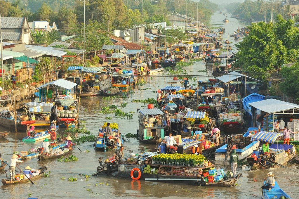 chợ nổi ngã năm