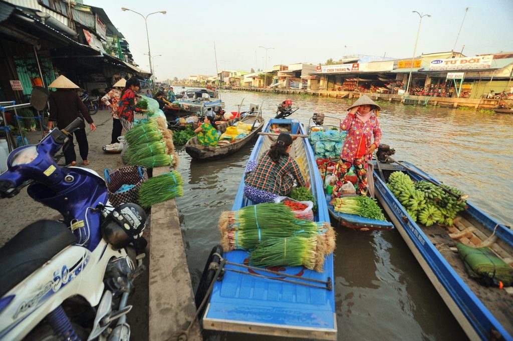 chợ nổi ngã năm