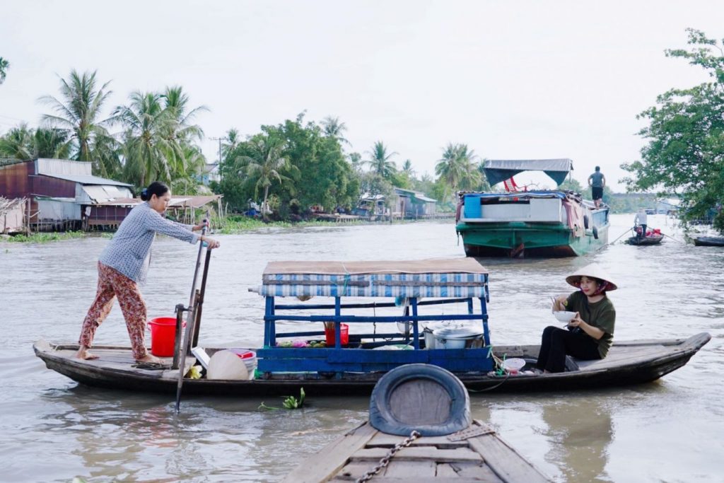 chợ nổi ngã năm