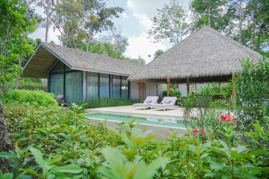 Villa hướng hồ bơi thoáng đãng