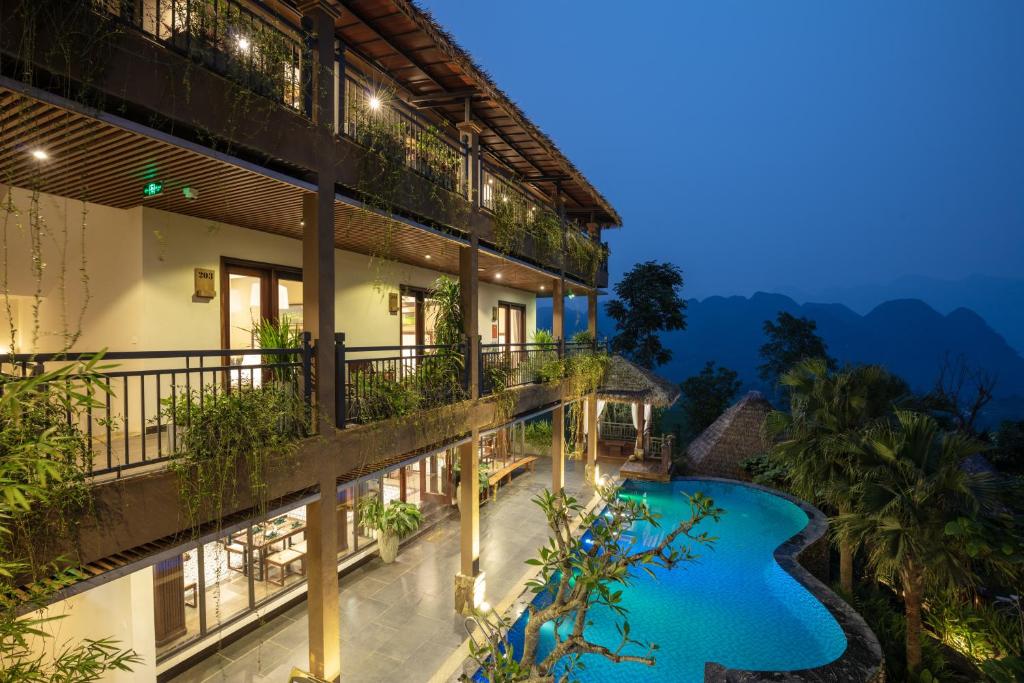 Epino Pù Luông Resort & Spa nằm trong thung lũng Pù Luông xinh đẹp