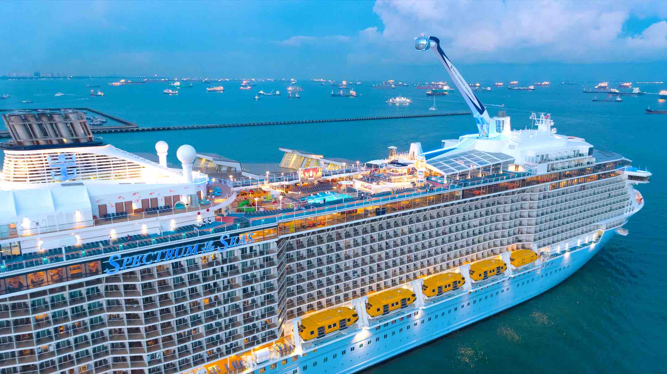 Siêu du thuyền Spectrum of the Seas xuất phát từ Thượng Hải