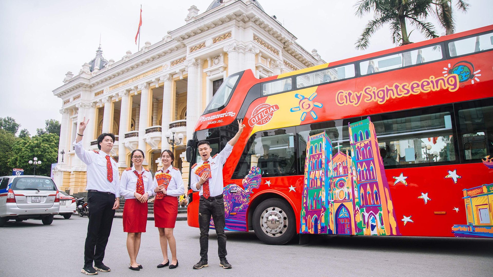 Ngắm trọn vẻ đẹp mùa Thu Hà Nội với tour xe buýt hop-on hop-off 53