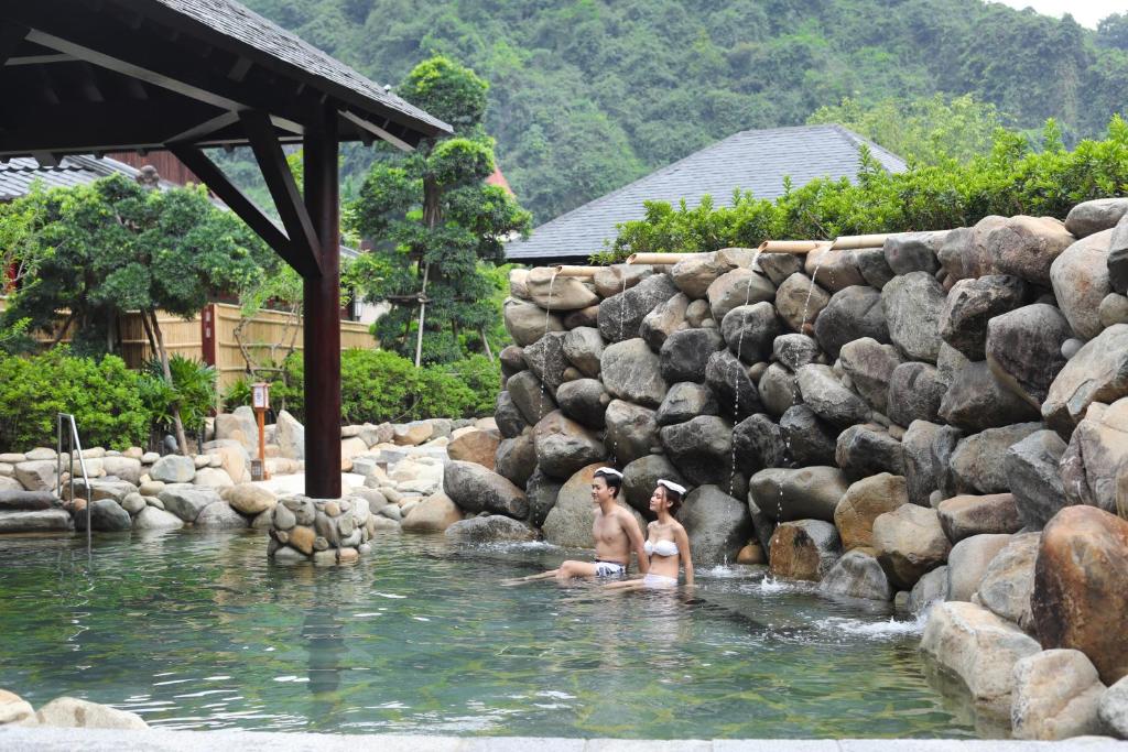 Yoko Onsen Quang Hanh – trải nghiệm mỏ nước khoáng quý hiếm mặn nóng 55 độ 55