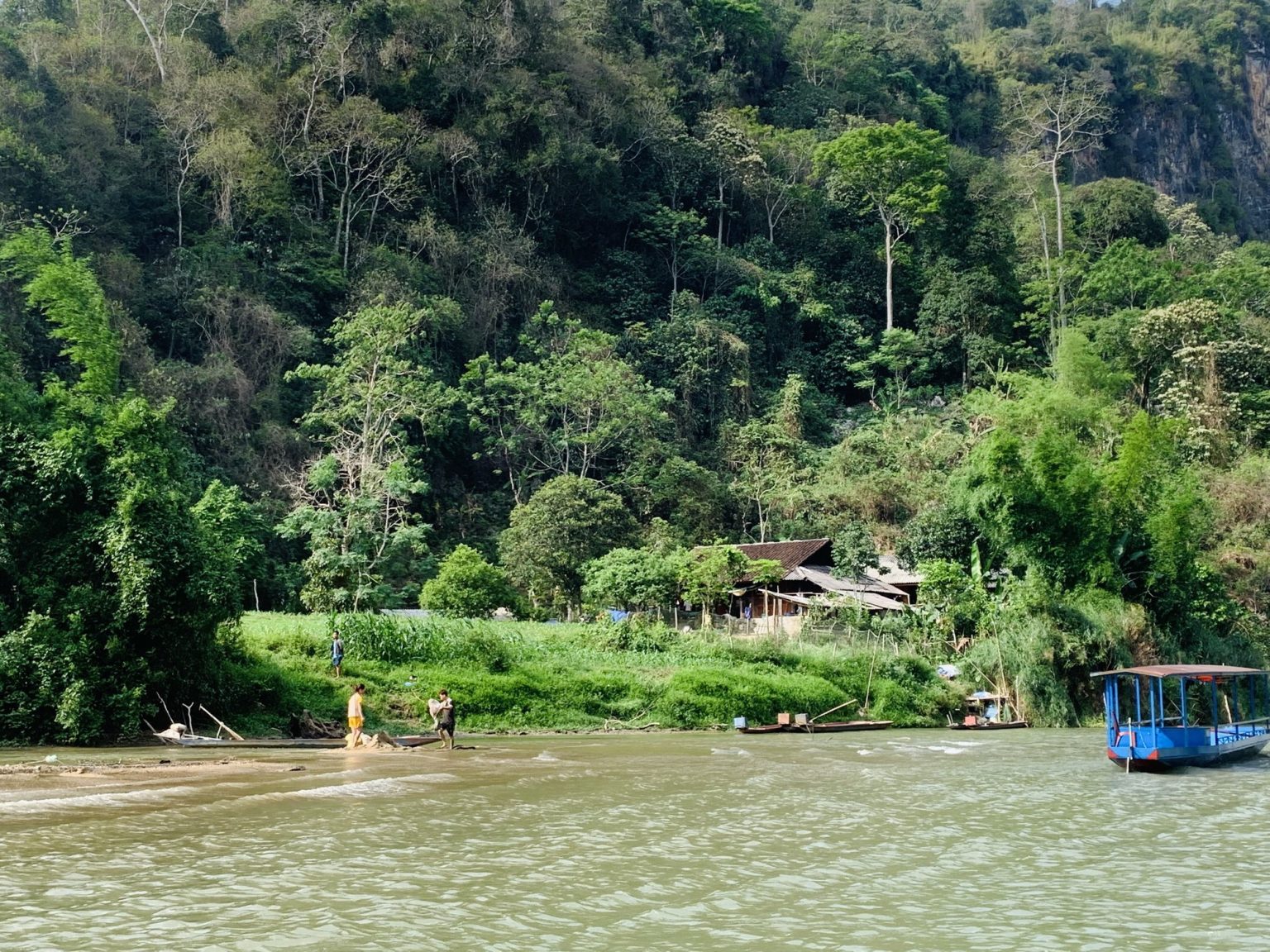 Khám phá hồ Ba Bể - Hồ nước ngọt tự nhiên lớn nhất Việt Nam