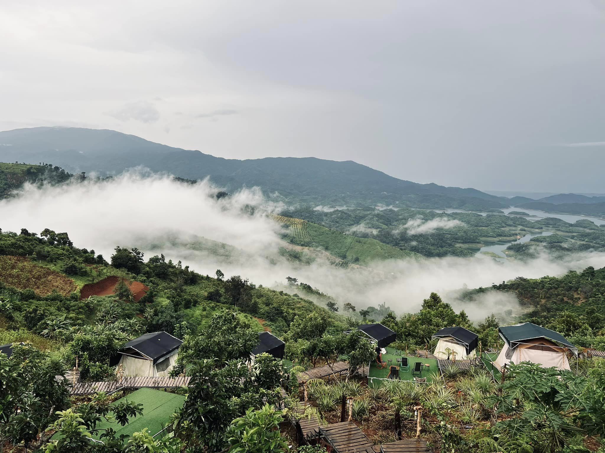 Hồ Tà Đùng yên bình vào mùa thu. Ảnh: Thanh Binh