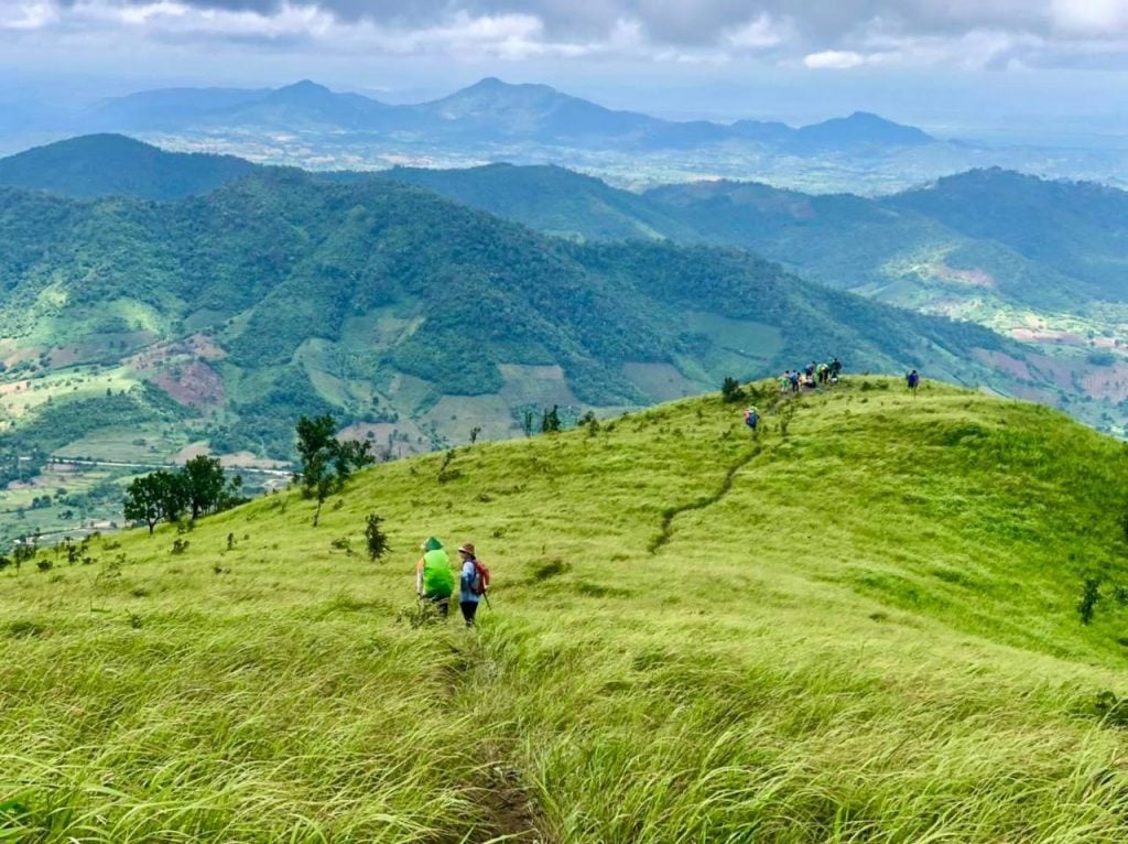 Trekking thảo nguyên Pal Sol xanh mướt bao la ở Tây Nguyên 37