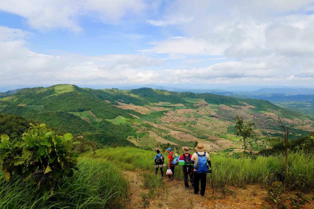 Trekking thảo nguyên Pal Sol xanh mướt bao la ở Tây Nguyên 45