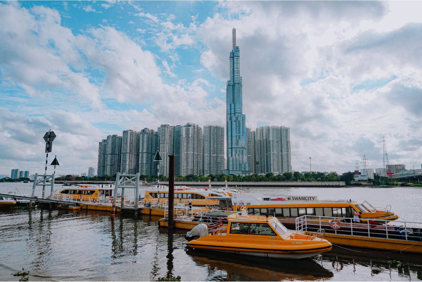 Xe buýt sông Sài Gòn còn có tên gọi là Waterbus