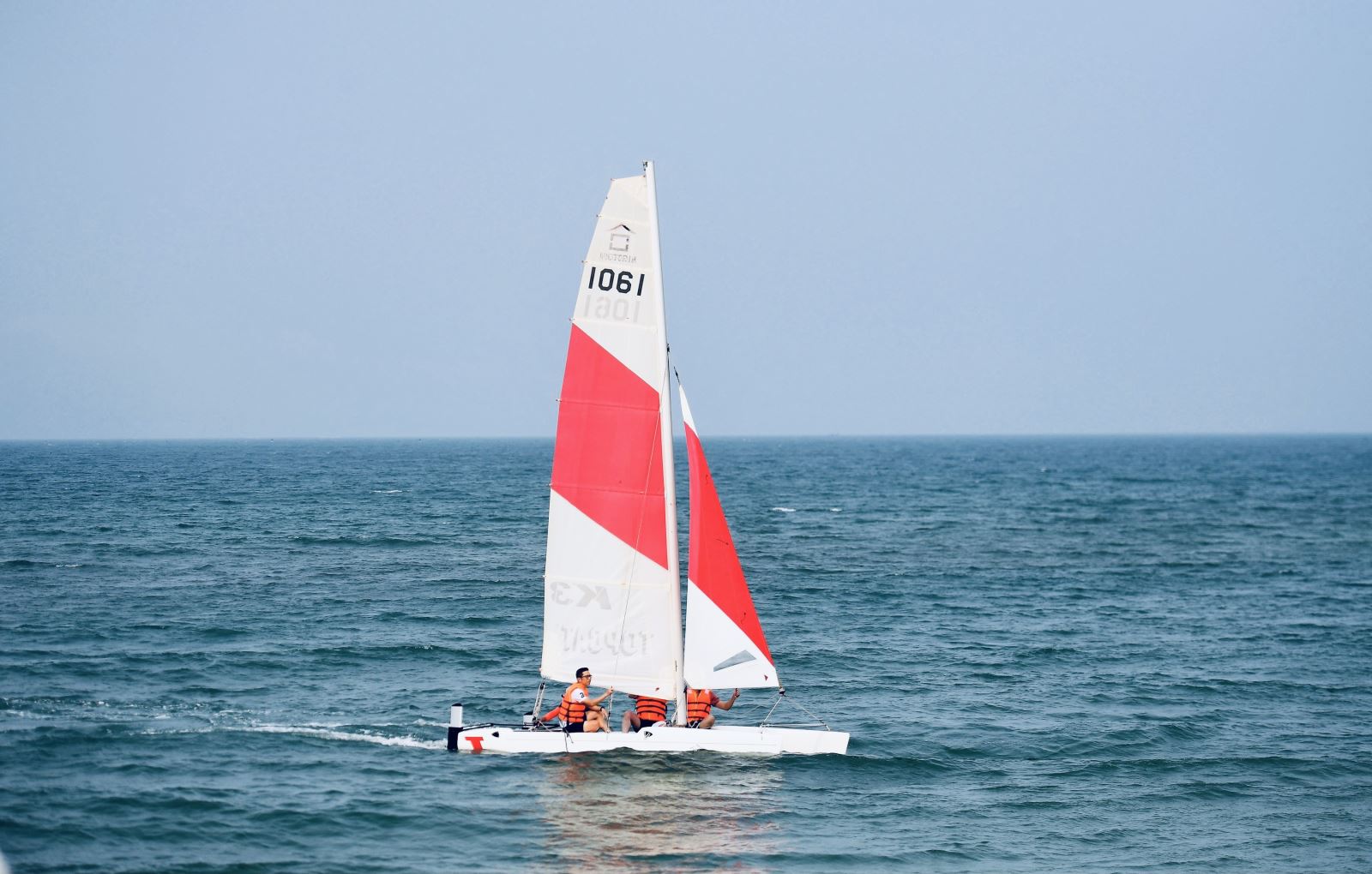 Trải nghiệm khó quên với thuyền buồm Catamaran