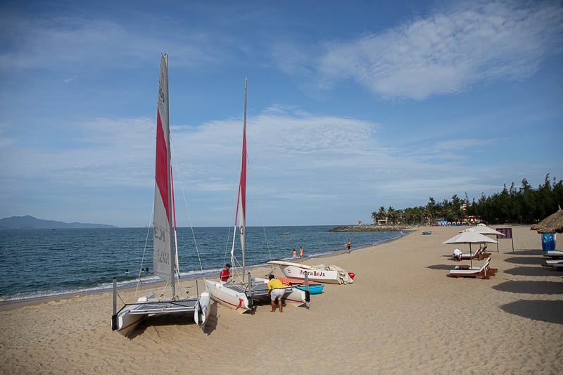 Thuyền Catamaran sẽ xuất phát tại bãi biển riêng của Victoria Hội An Beach Resort & Spa