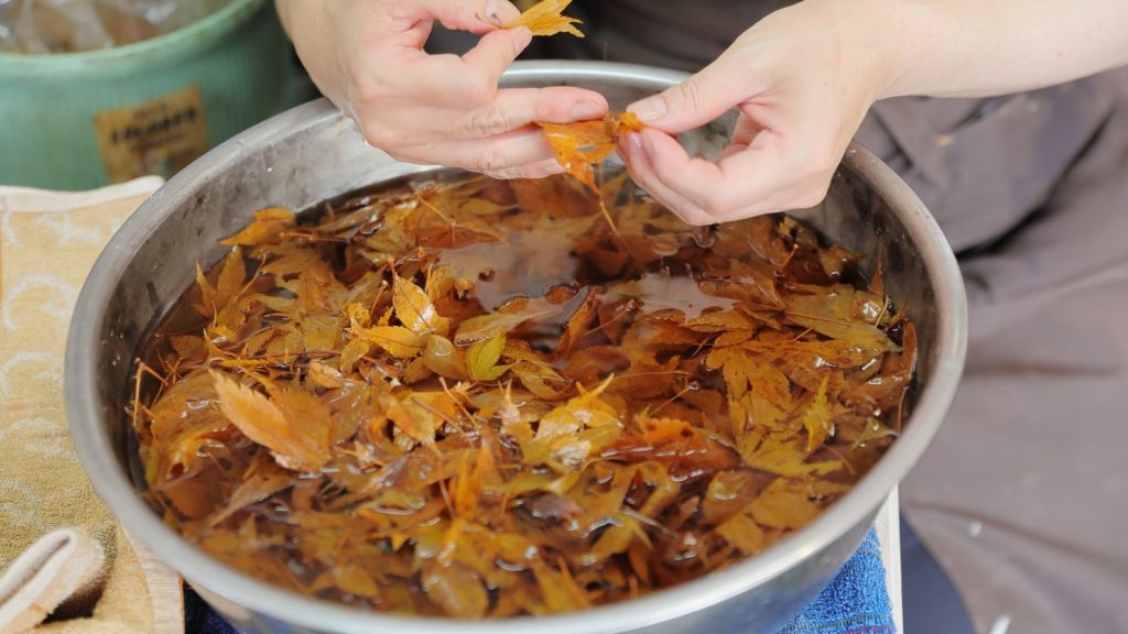 Lá phong chiên giòn