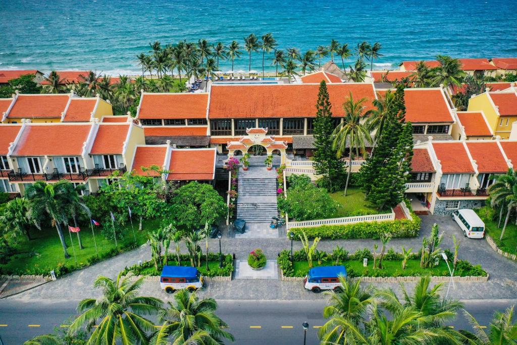 Victoria Hội An Beach Resort & Spa tọa lạc bên bãi biển Cửa Đại