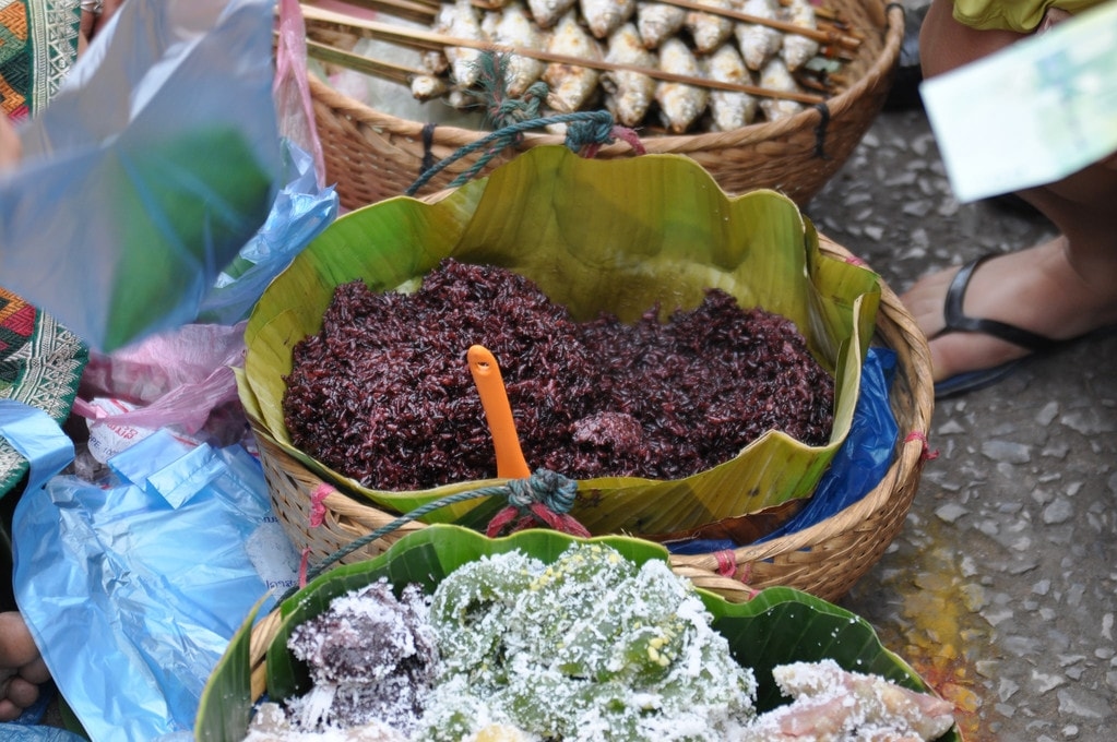 mon-an-duong-pho-o-Luang-Prabang-ivivu-2.jpg