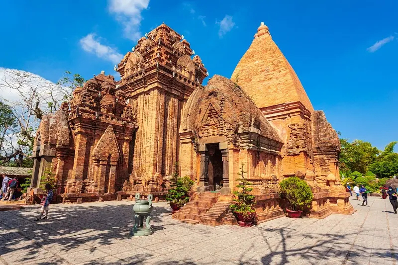 Tháp Bà Ponagar là di tích quan trọng của tỉnh Khánh Hòa