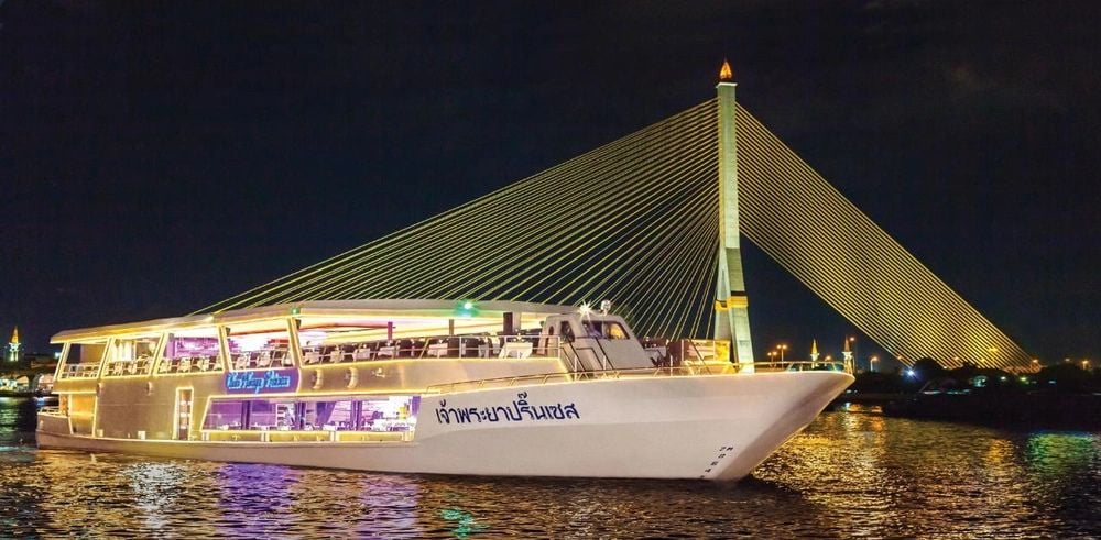 Du Thuyền Chao Phraya Princess vào buổi đêm ở Bangkok