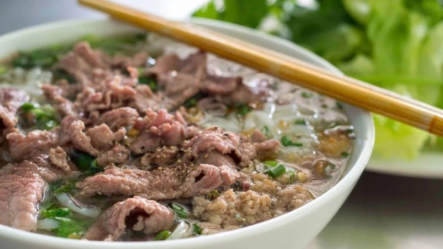 10 món ăn đường phố phổ biến nhất Việt Nam