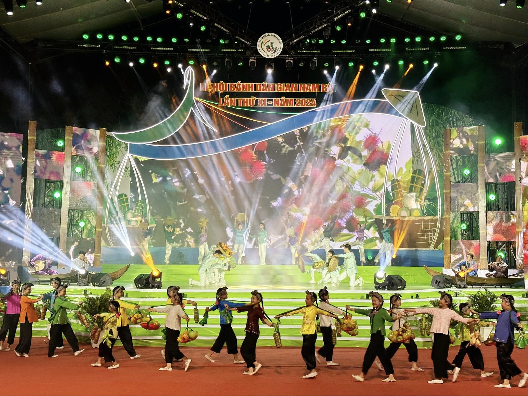 Le-hoi-banh-dan-gian-ivivu-2.jpg