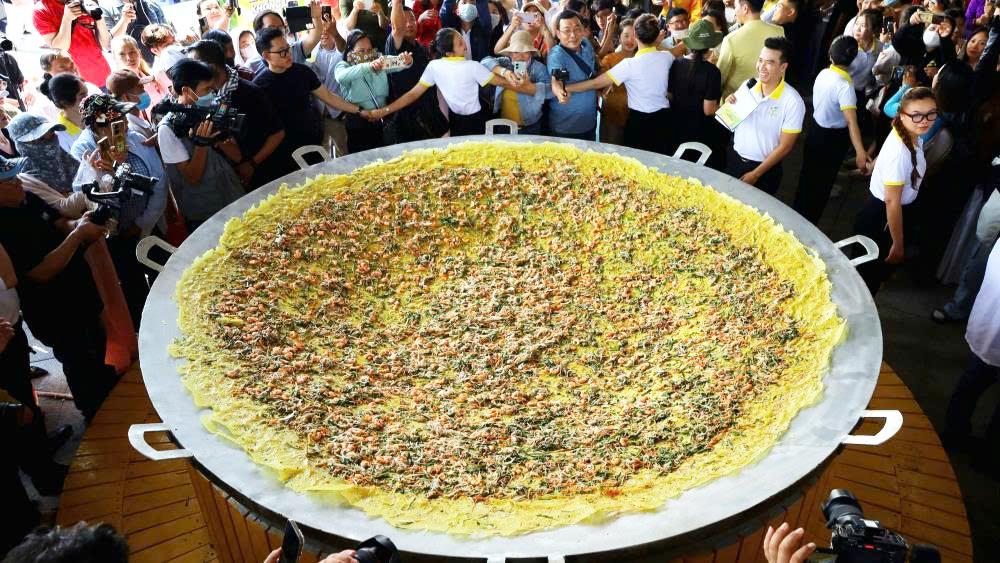 Le-hoi-banh-dan-gian-ivivu-6.jpg