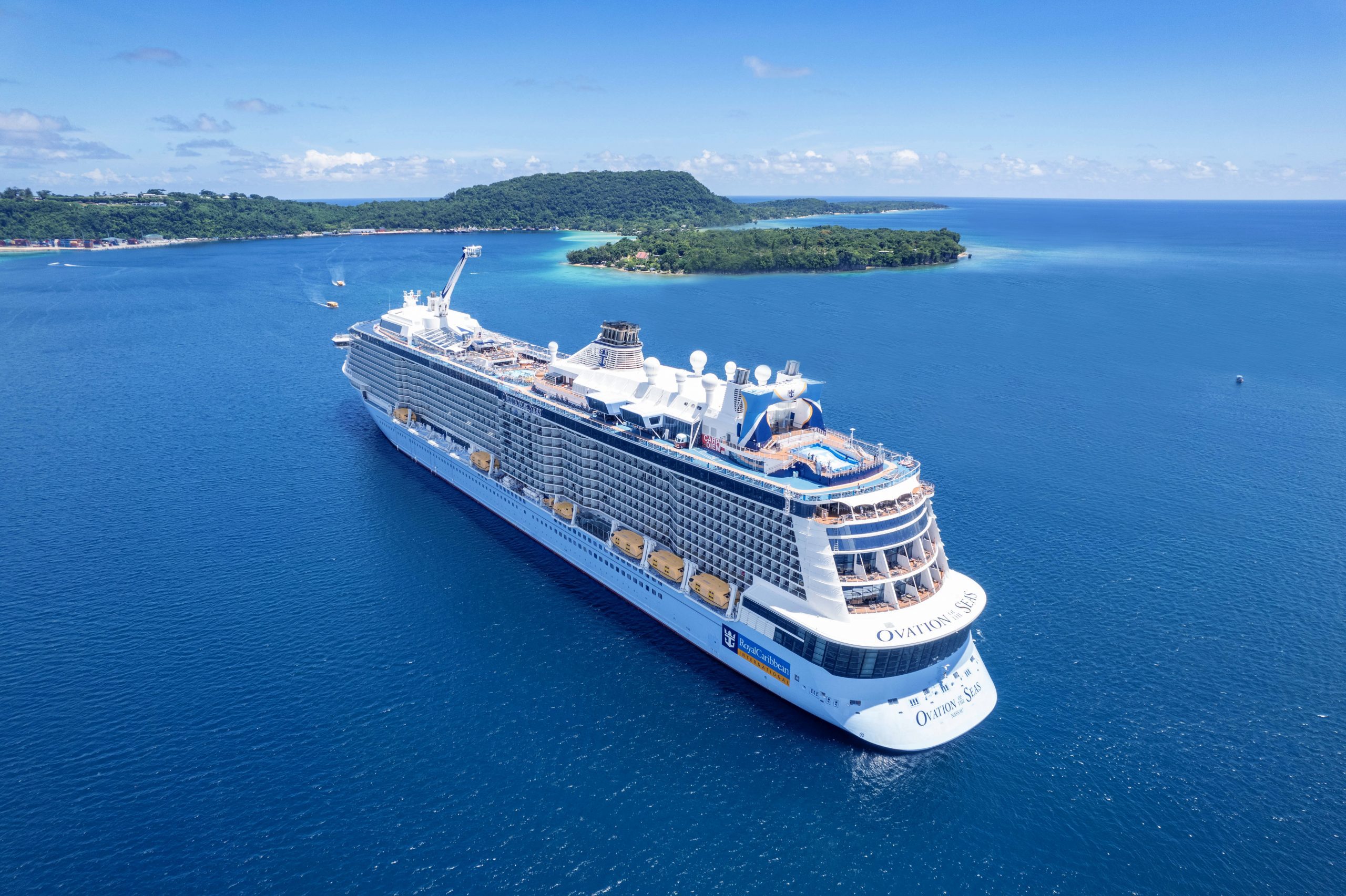 Siêu du thuyền Ovation of the Seas có 16 tầng với sức chứa lên đến hơn 4000 khách