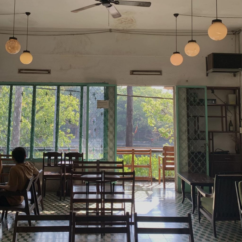 quan-cafe-dep-o-hue-ivivu-10-1024x1024.jpg