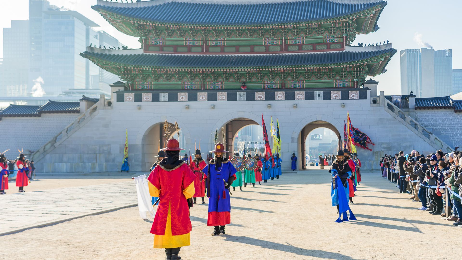 Khi-nhung-kien-truc-hoang-gia-ke-chuyen-xua-ivivu-17.jpg