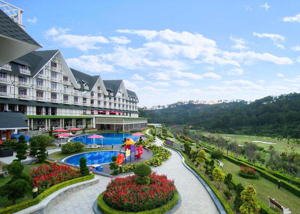 Không gian hướng sân golf sang trọng của resort