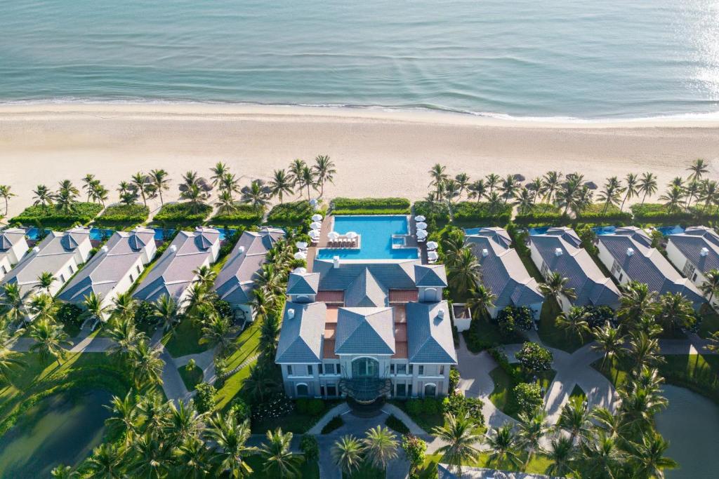 Resort có tầm nhìn tuyệt đẹp ra bãi biển Non Nước