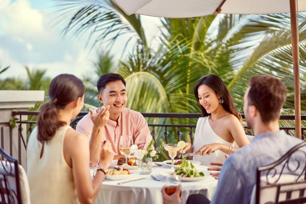Thưởng thức bữa ăn bên người thân yêu