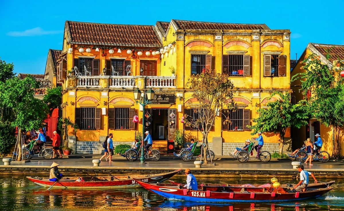 Phố cổ Hội An với những bức tường vàng nổi tiếng