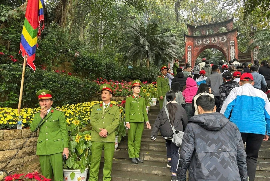du-lich-thang-4-ivivu-2.jpg